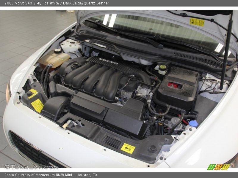 Ice White / Dark Beige/Quartz Leather 2005 Volvo S40 2.4i