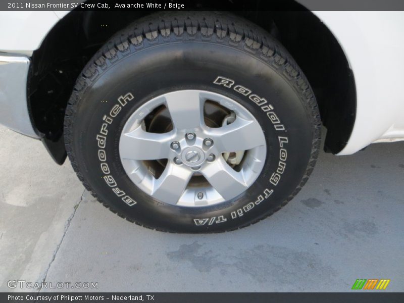 Avalanche White / Beige 2011 Nissan Frontier SV Crew Cab