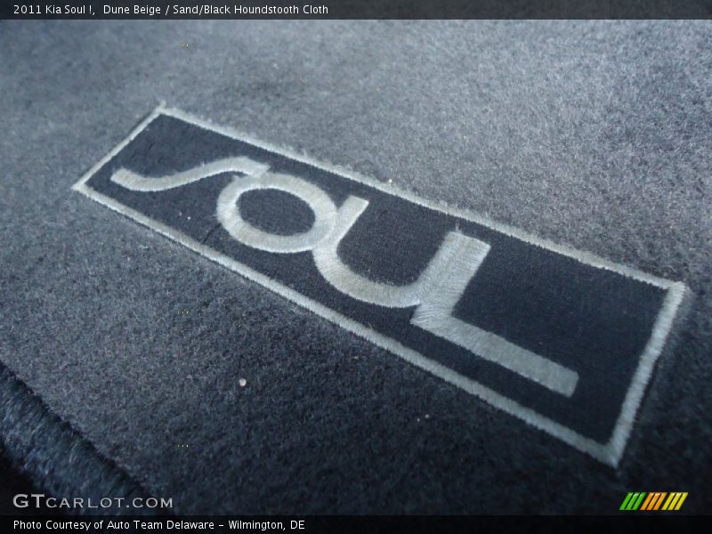 Dune Beige / Sand/Black Houndstooth Cloth 2011 Kia Soul !