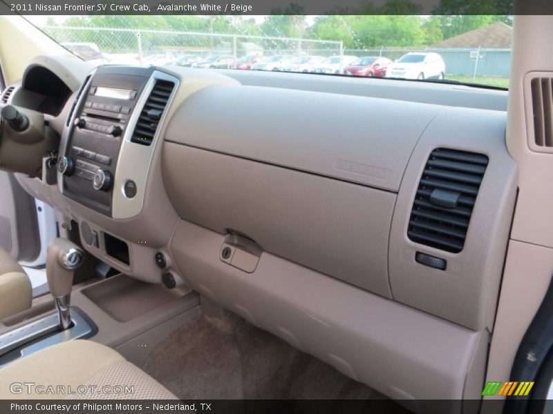 Avalanche White / Beige 2011 Nissan Frontier SV Crew Cab