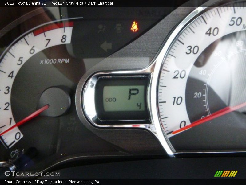 Predawn Gray Mica / Dark Charcoal 2013 Toyota Sienna SE