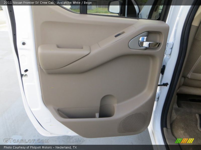 Avalanche White / Beige 2011 Nissan Frontier SV Crew Cab
