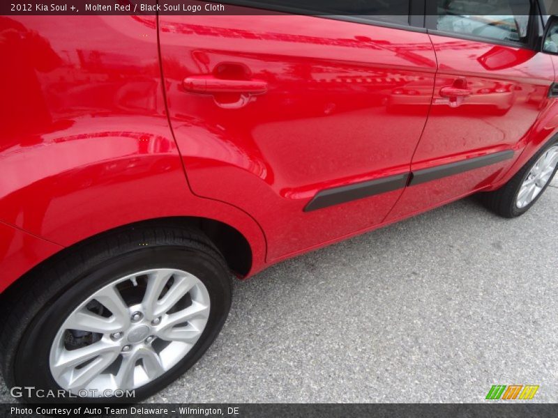 Molten Red / Black Soul Logo Cloth 2012 Kia Soul +