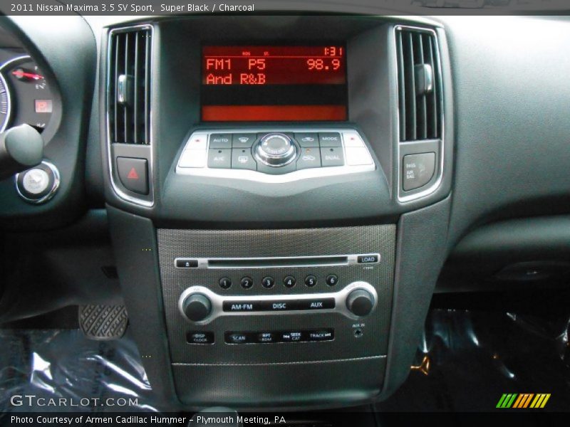 Controls of 2011 Maxima 3.5 SV Sport