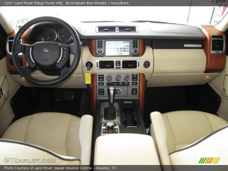 Dashboard of 2007 Range Rover HSE