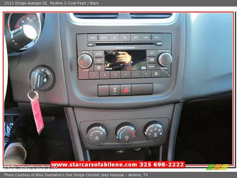 Redline 2-Coat Pearl / Black 2013 Dodge Avenger SE