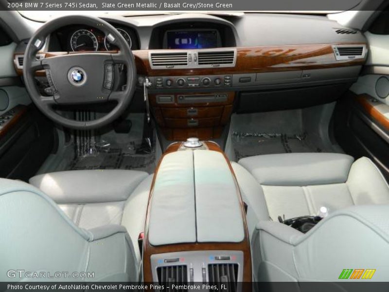 Dashboard of 2004 7 Series 745i Sedan