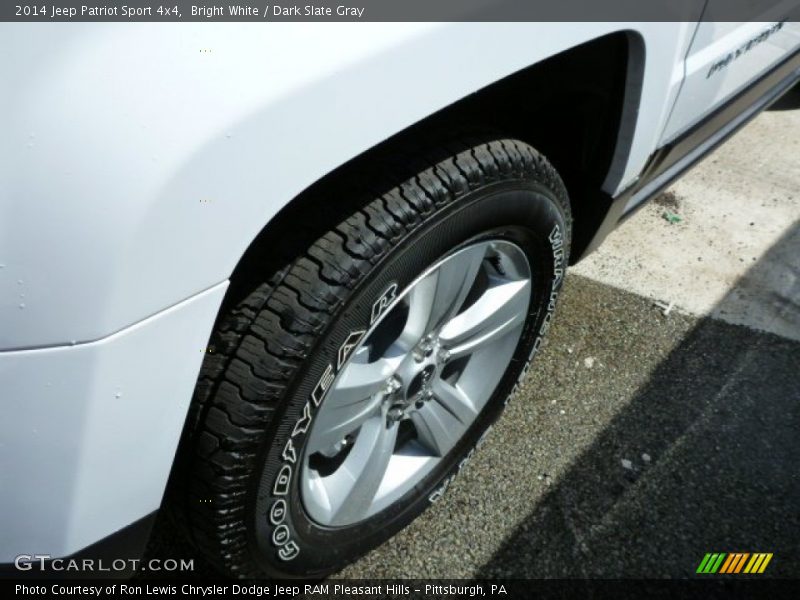 Bright White / Dark Slate Gray 2014 Jeep Patriot Sport 4x4
