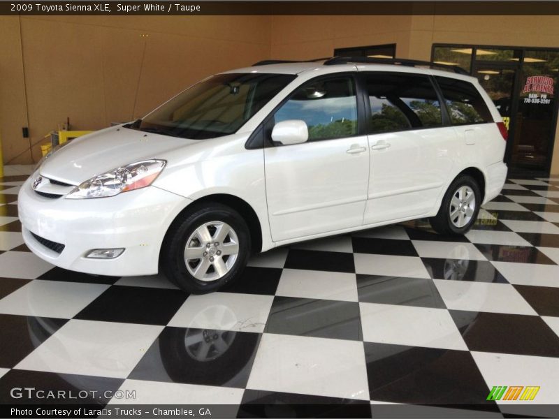 Super White / Taupe 2009 Toyota Sienna XLE