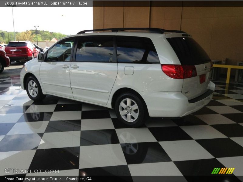 Super White / Taupe 2009 Toyota Sienna XLE
