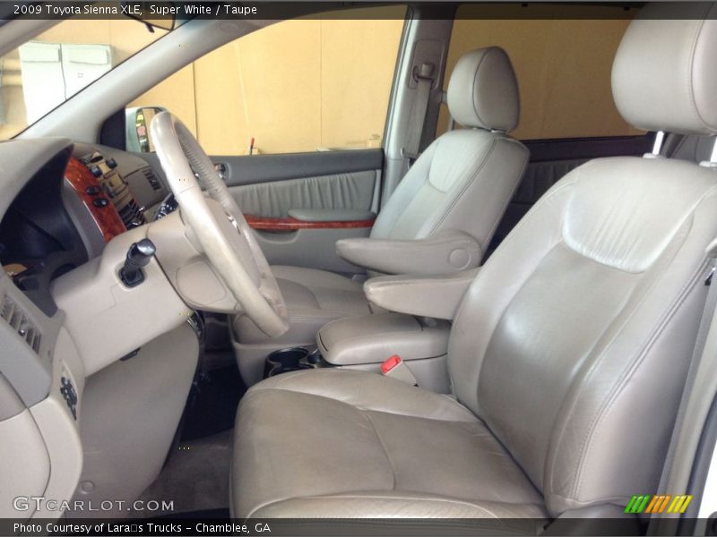 Super White / Taupe 2009 Toyota Sienna XLE