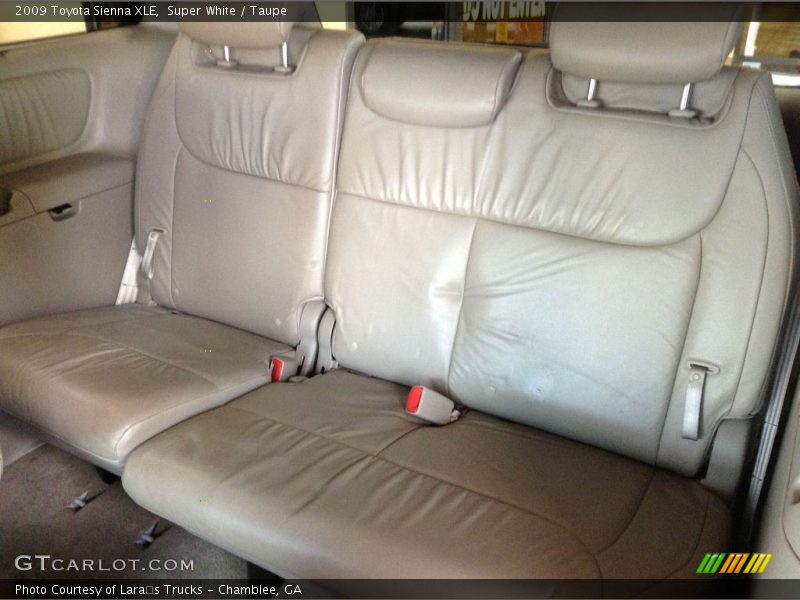Super White / Taupe 2009 Toyota Sienna XLE