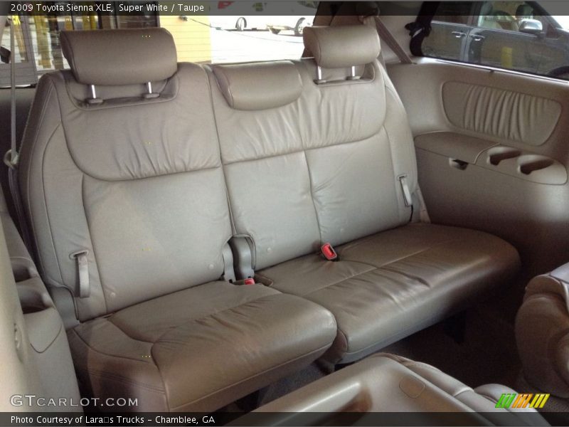 Super White / Taupe 2009 Toyota Sienna XLE