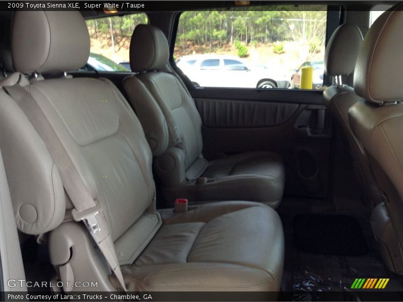 Super White / Taupe 2009 Toyota Sienna XLE