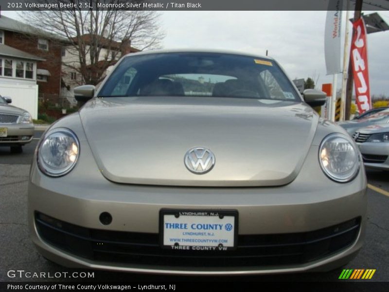 Moonrock Silver Metallic / Titan Black 2012 Volkswagen Beetle 2.5L