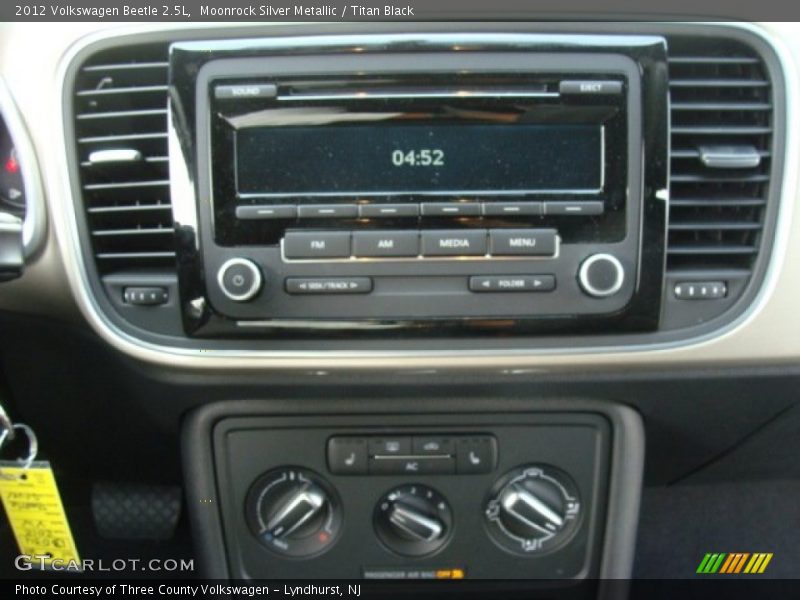 Moonrock Silver Metallic / Titan Black 2012 Volkswagen Beetle 2.5L