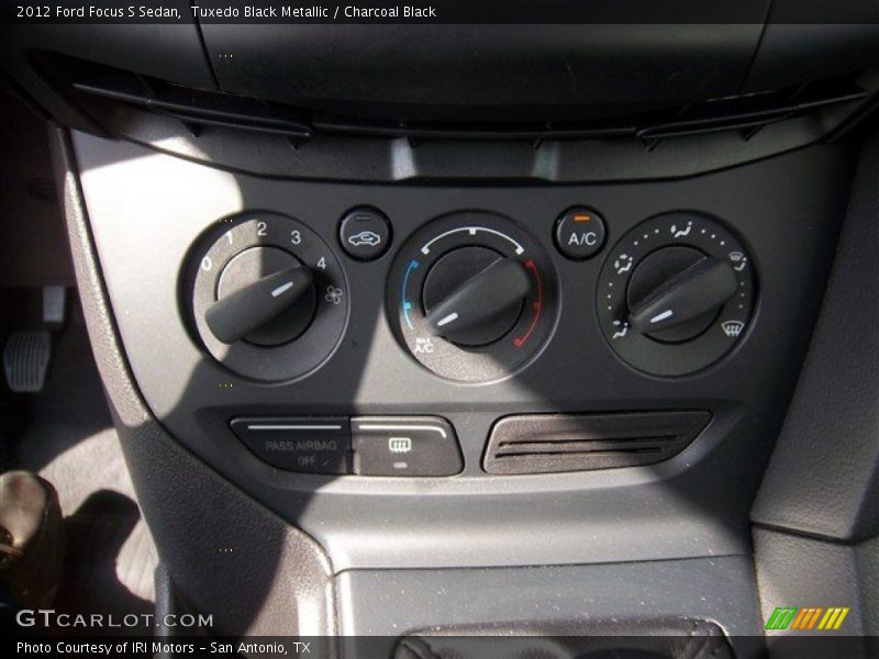 Tuxedo Black Metallic / Charcoal Black 2012 Ford Focus S Sedan