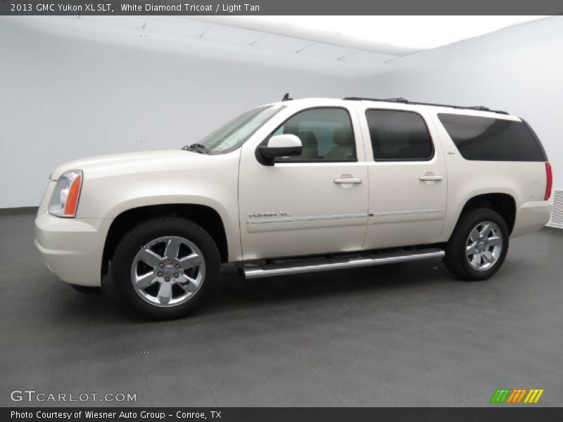 Front 3/4 View of 2013 Yukon XL SLT