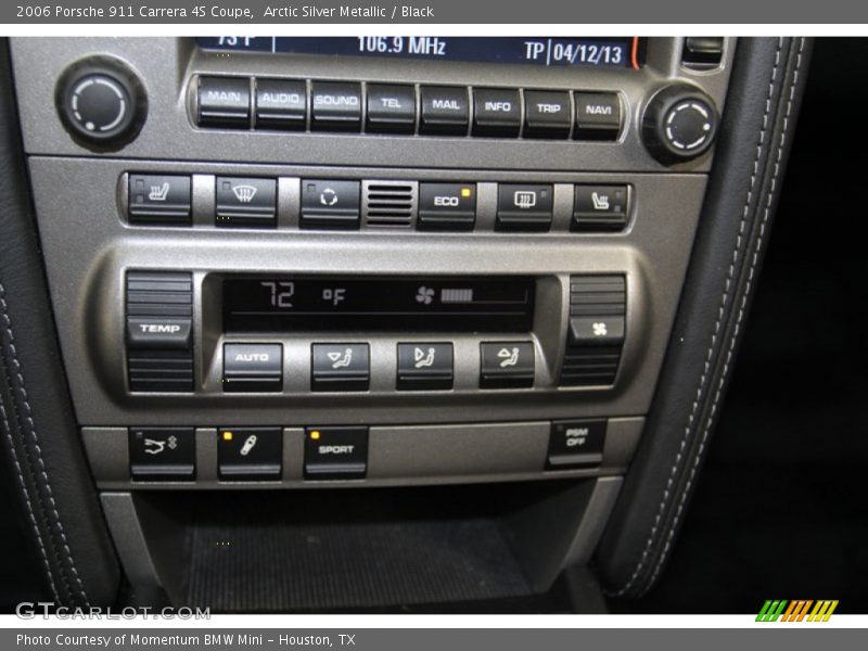 Controls of 2006 911 Carrera 4S Coupe