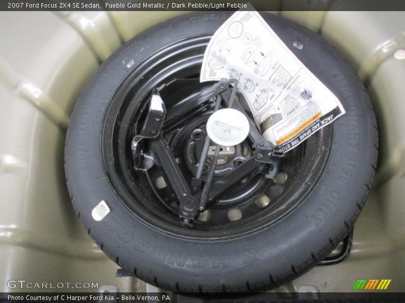 Pueblo Gold Metallic / Dark Pebble/Light Pebble 2007 Ford Focus ZX4 SE Sedan