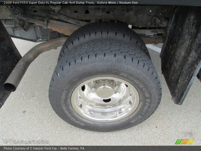 Oxford White / Medium Flint 2006 Ford F350 Super Duty XL Regular Cab 4x4 Dump Truck