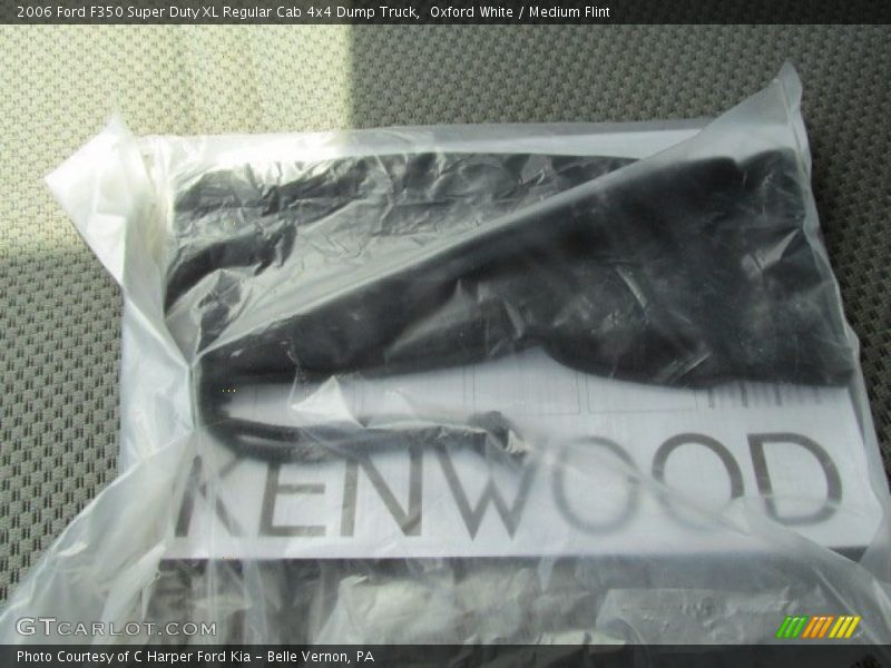 Oxford White / Medium Flint 2006 Ford F350 Super Duty XL Regular Cab 4x4 Dump Truck