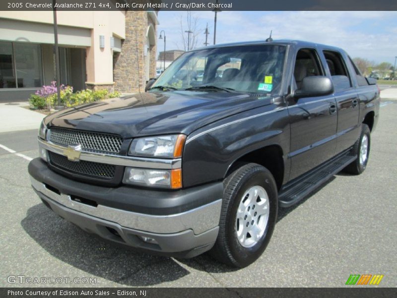 Front 3/4 View of 2005 Avalanche Z71 4x4