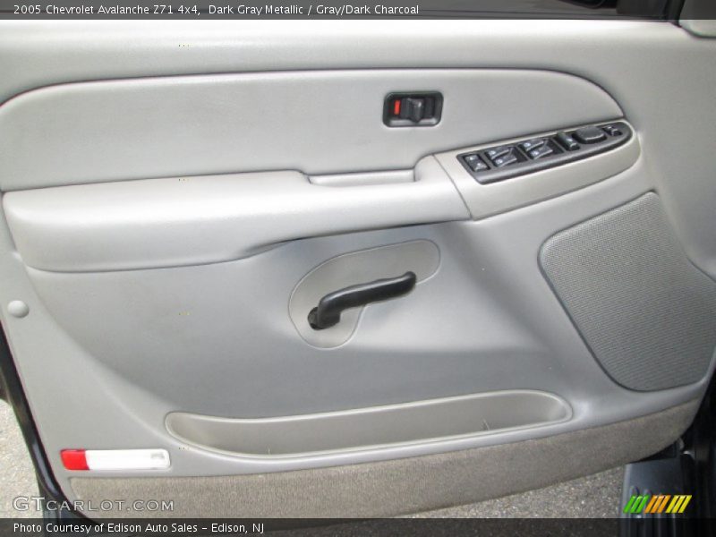 Dark Gray Metallic / Gray/Dark Charcoal 2005 Chevrolet Avalanche Z71 4x4
