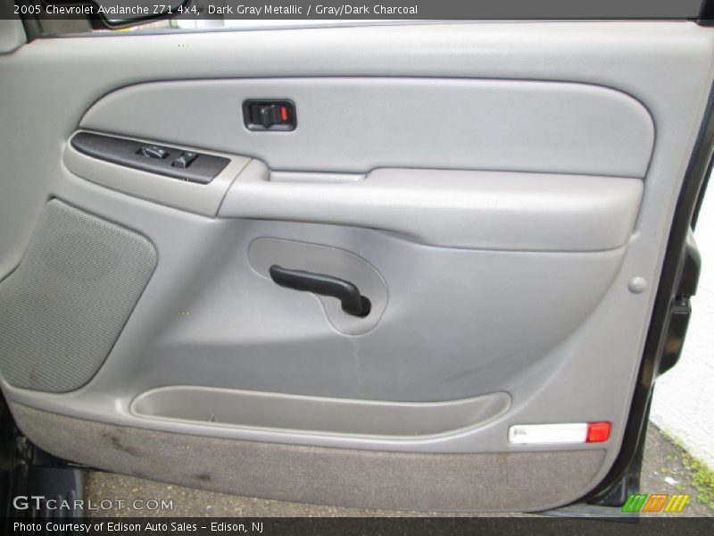 Dark Gray Metallic / Gray/Dark Charcoal 2005 Chevrolet Avalanche Z71 4x4