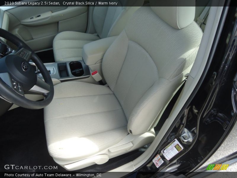 Crystal Black Silica / Warm Ivory 2010 Subaru Legacy 2.5i Sedan