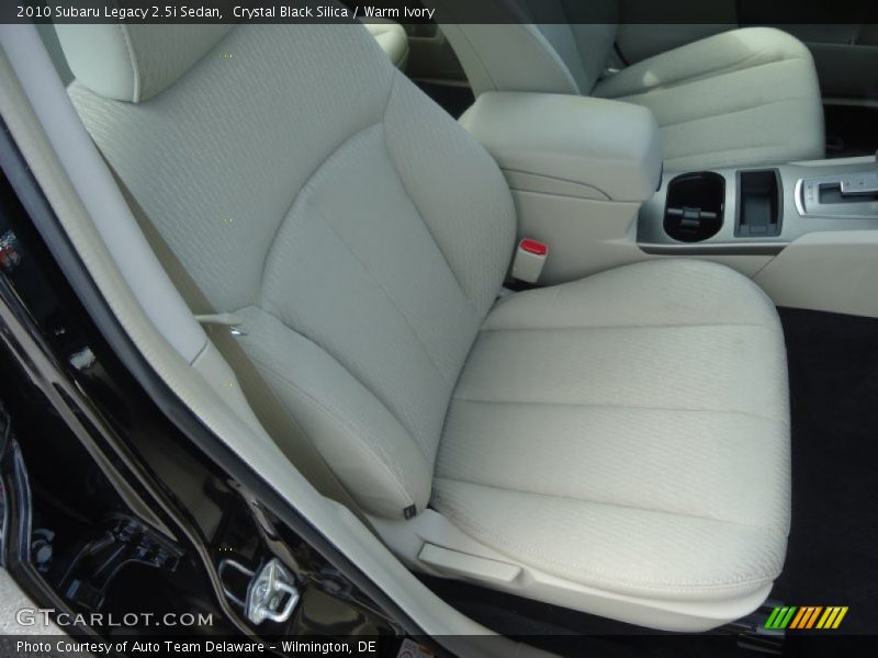 Crystal Black Silica / Warm Ivory 2010 Subaru Legacy 2.5i Sedan