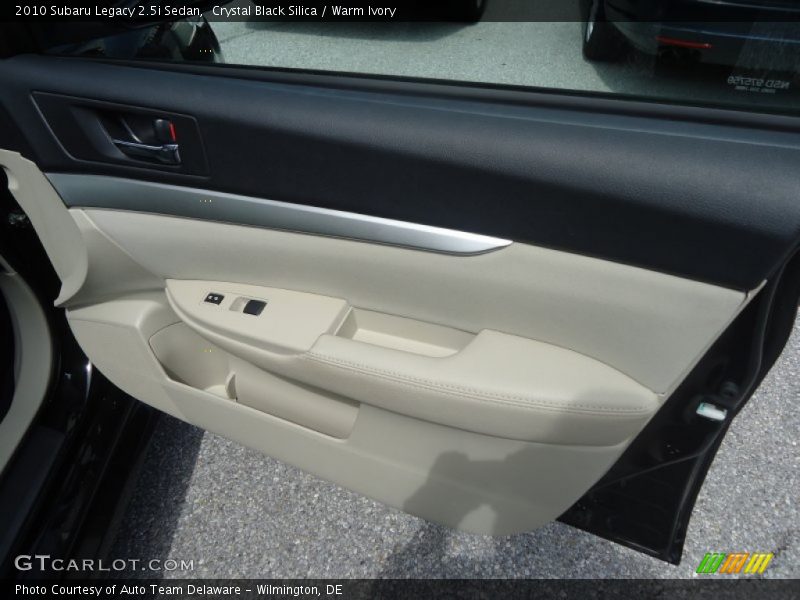 Crystal Black Silica / Warm Ivory 2010 Subaru Legacy 2.5i Sedan