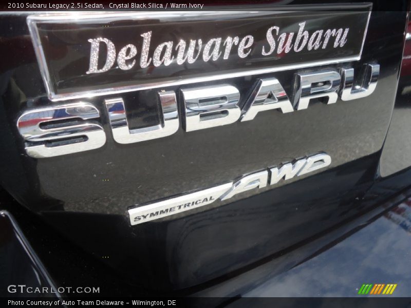Crystal Black Silica / Warm Ivory 2010 Subaru Legacy 2.5i Sedan