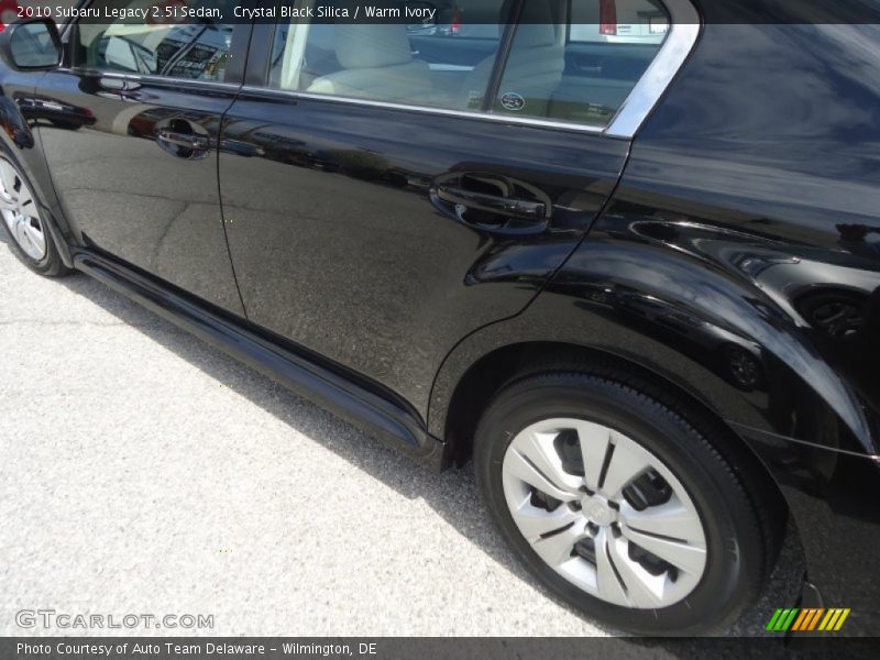 Crystal Black Silica / Warm Ivory 2010 Subaru Legacy 2.5i Sedan