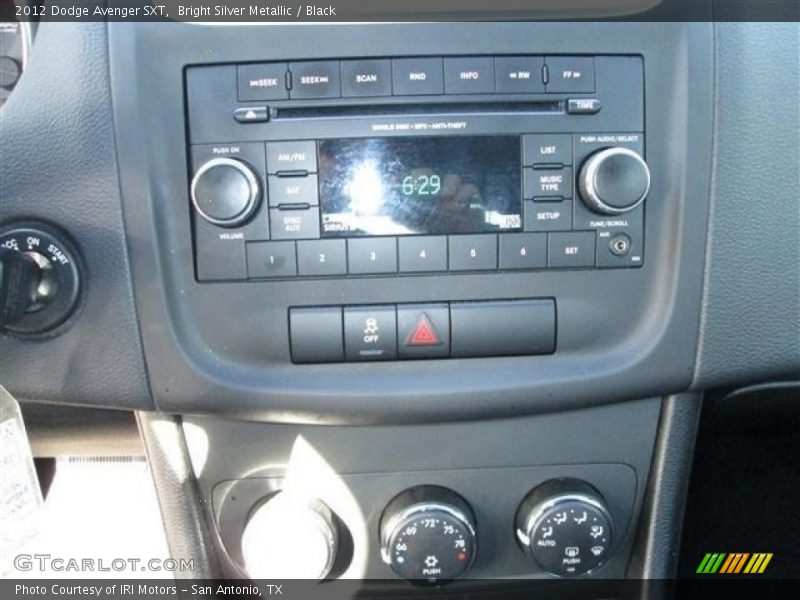 Bright Silver Metallic / Black 2012 Dodge Avenger SXT