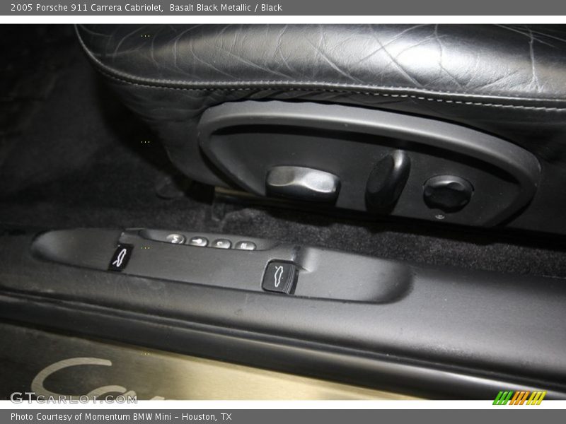Controls of 2005 911 Carrera Cabriolet