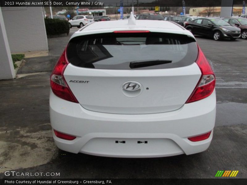 Century White / Gray 2013 Hyundai Accent SE 5 Door