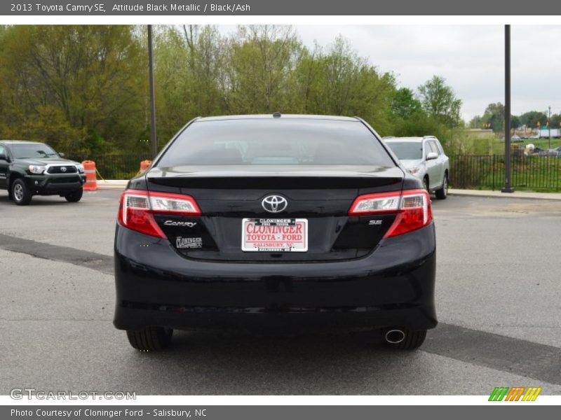 Attitude Black Metallic / Black/Ash 2013 Toyota Camry SE