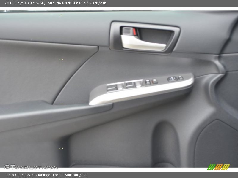 Attitude Black Metallic / Black/Ash 2013 Toyota Camry SE