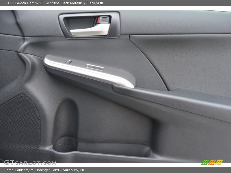 Attitude Black Metallic / Black/Ash 2013 Toyota Camry SE