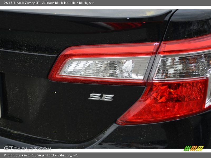Attitude Black Metallic / Black/Ash 2013 Toyota Camry SE