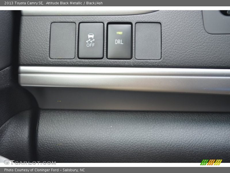 Attitude Black Metallic / Black/Ash 2013 Toyota Camry SE