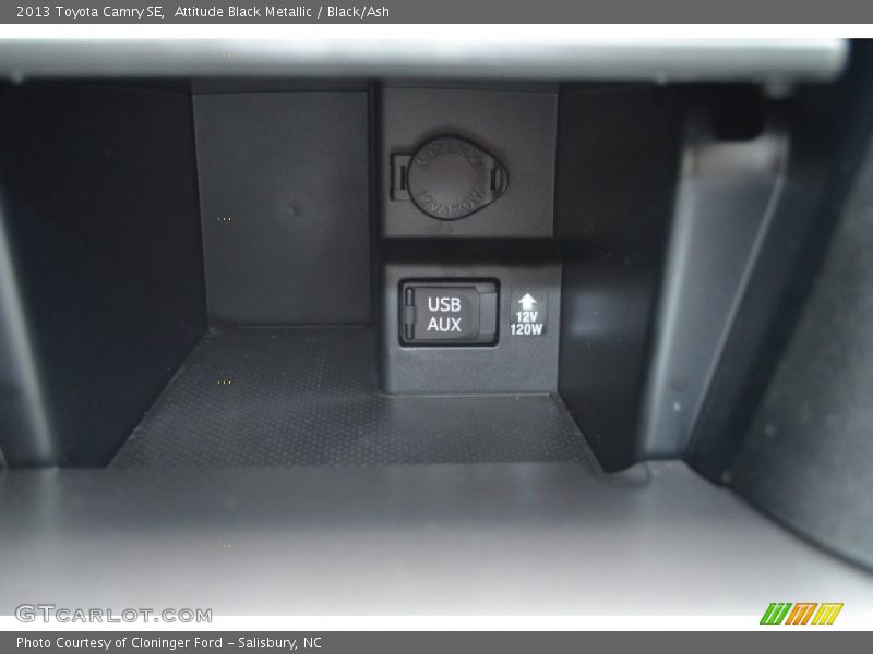 Attitude Black Metallic / Black/Ash 2013 Toyota Camry SE