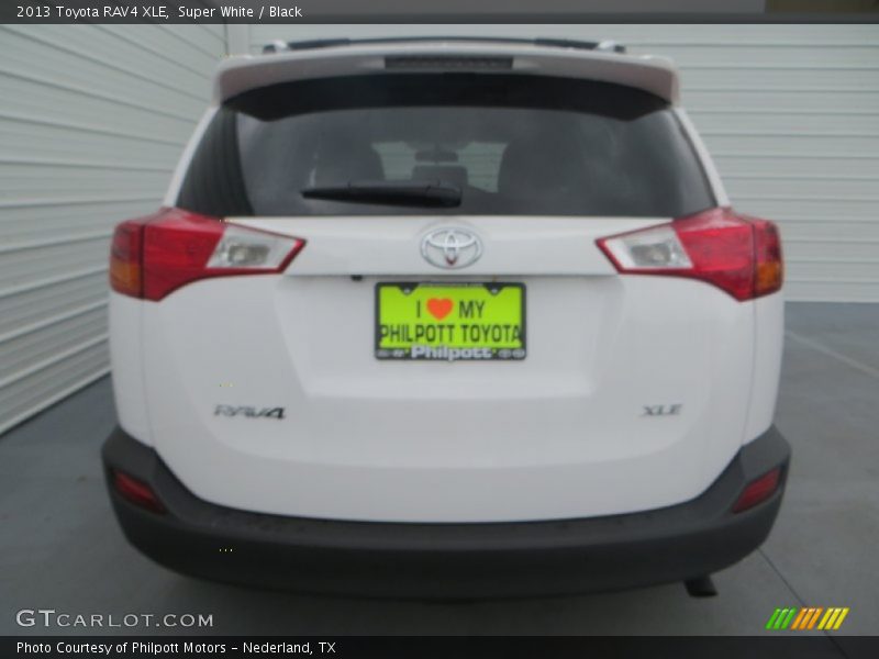 Super White / Black 2013 Toyota RAV4 XLE