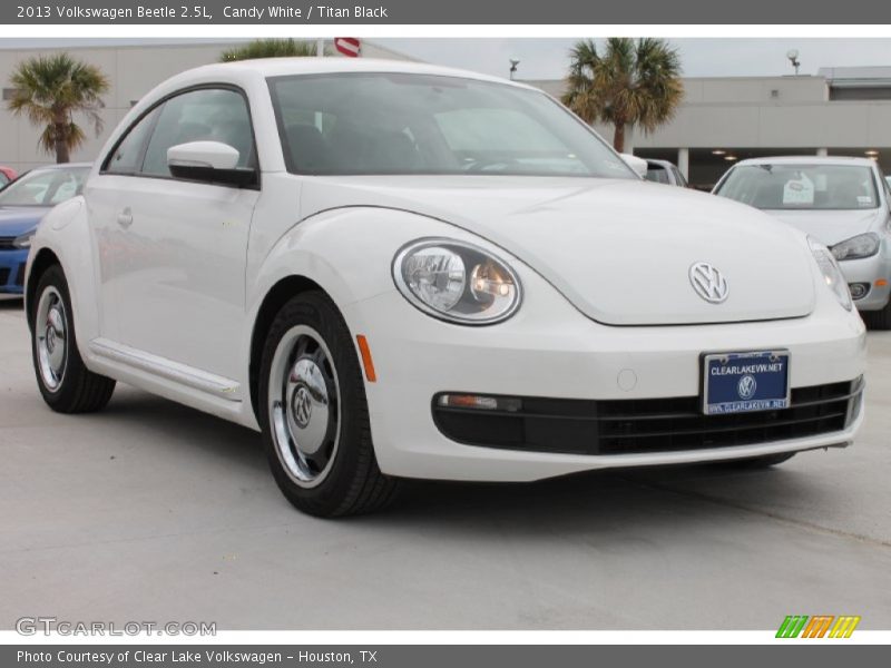 Candy White / Titan Black 2013 Volkswagen Beetle 2.5L