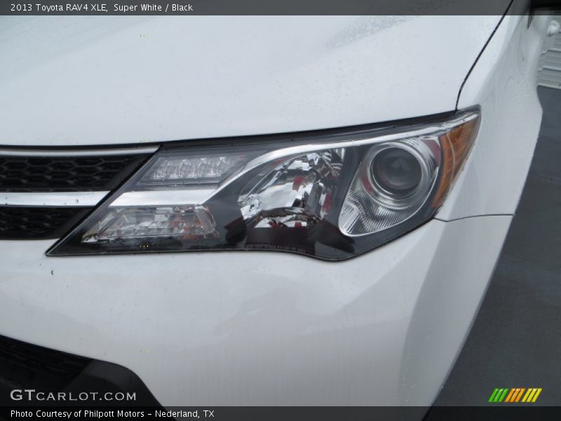 Super White / Black 2013 Toyota RAV4 XLE