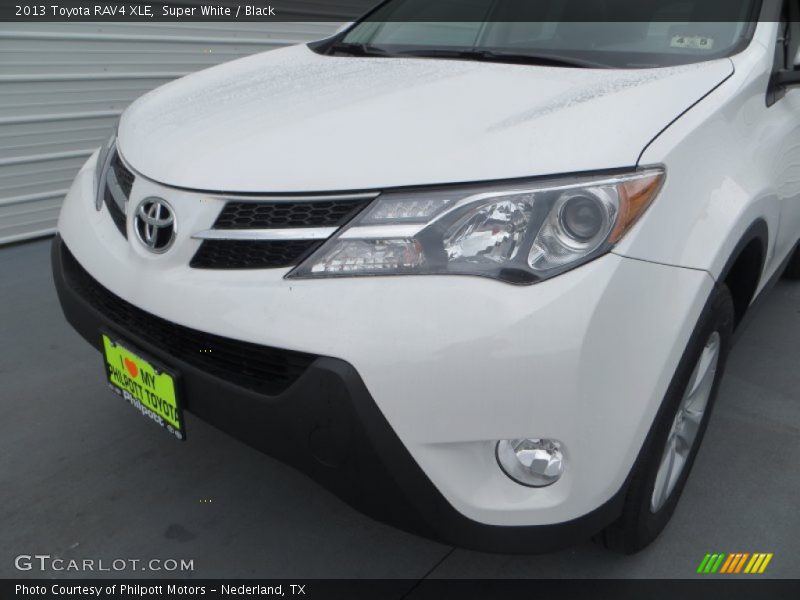 Super White / Black 2013 Toyota RAV4 XLE