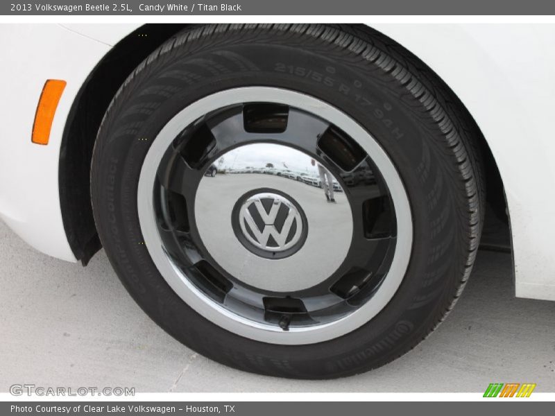 Candy White / Titan Black 2013 Volkswagen Beetle 2.5L