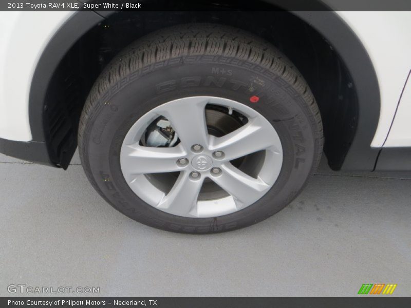 Super White / Black 2013 Toyota RAV4 XLE