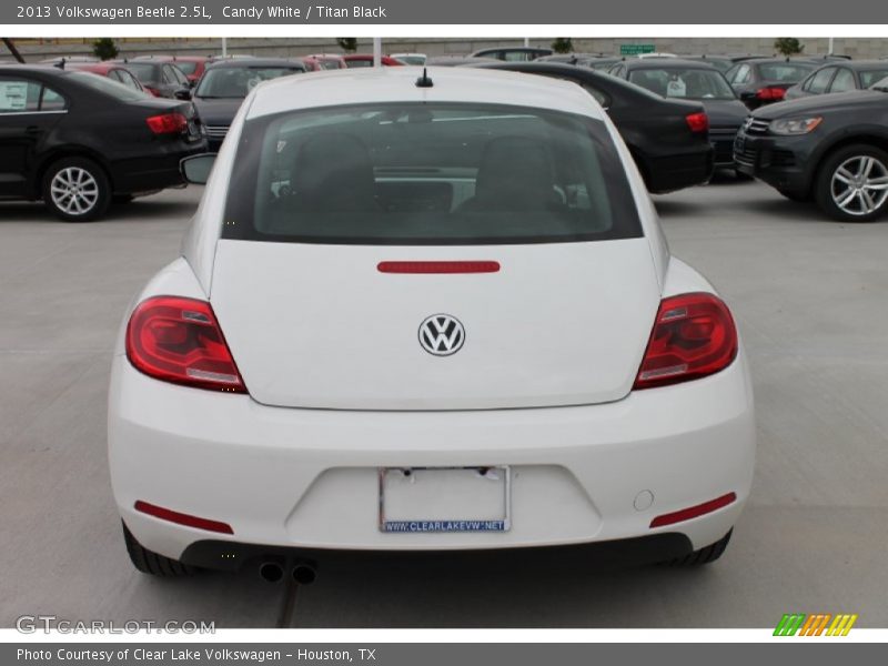 Candy White / Titan Black 2013 Volkswagen Beetle 2.5L